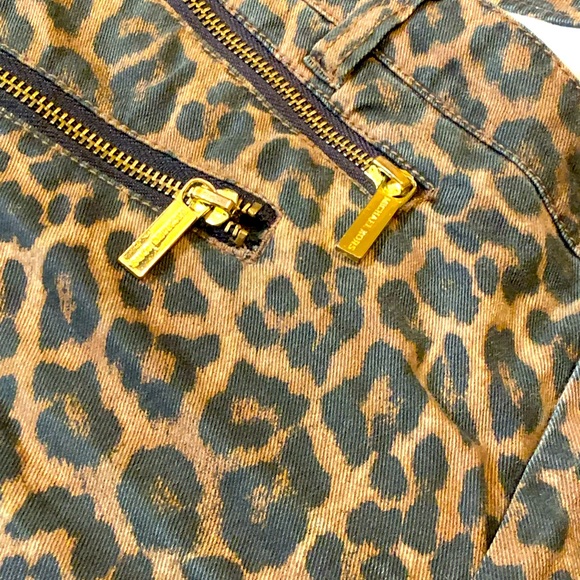 Sexy Michael Kors premium cropped leopard size 6 ( M) sassy front  zippers jeans - Picture 2 of 6